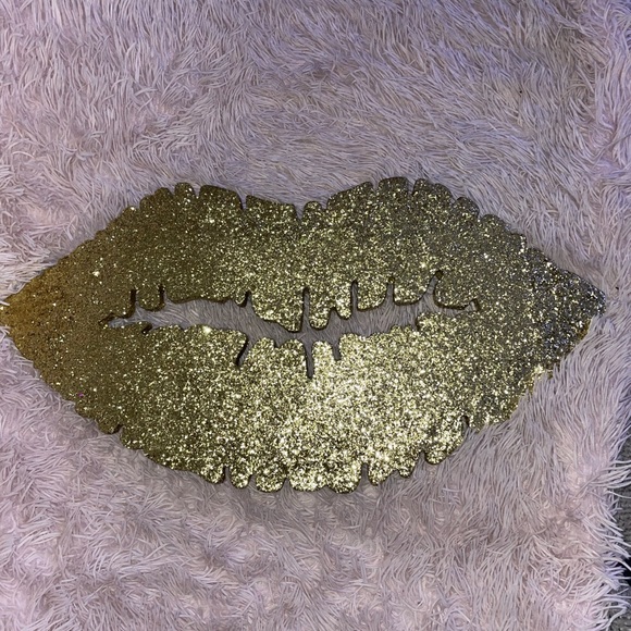 Forever 21 Other - Gold Kiss Wall Art ✨